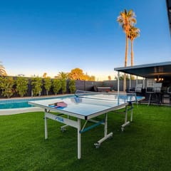 Close to Strip! Pool,  Spa,  Roulette Table,  Golf