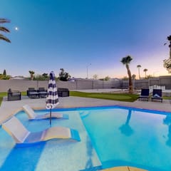 Near Strip - Pool, Spa & Life-Size Games