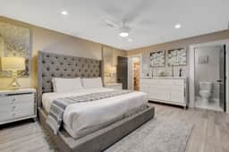 Close to Strip! Pool,  Spa,  Roulette Table,  Golf - Image 5