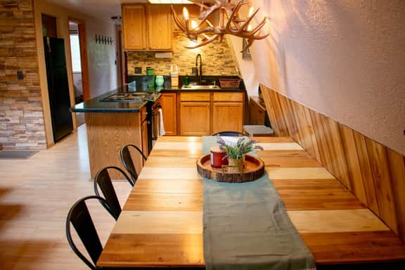 Cozy Mountain Cabin, close to Bryce/Zion, Sleeps 9 - Image 5