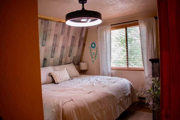 Cozy Mountain Cabin, close to Bryce/Zion, Sleeps 9 - Image 4