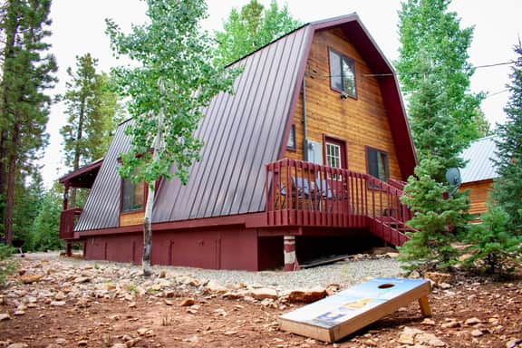 Cozy Mountain Cabin, close to Bryce/Zion, Sleeps 9 - Image 2