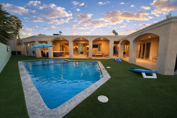 Vintage Vegas Retreat- Pool, Spa, Game Room & - Image 1