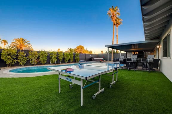 Close to Strip! Pool,  Spa,  Roulette Table,  Golf - Image 1