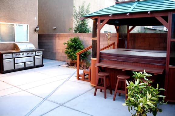 Private Home with Game Room & Spa! - Image 1