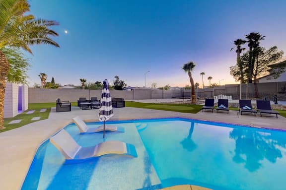 Near Strip - Pool, Spa & Life-Size Games - Image 1