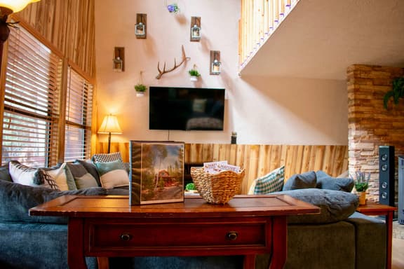 Cozy Mountain Cabin, close to Bryce/Zion, Sleeps 9 - Image 1